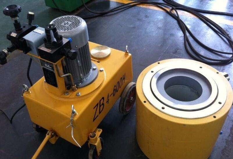 Post Tension Bridge Construction Machine CYW 100-650 Ton Multi Strand Stressing Jacks