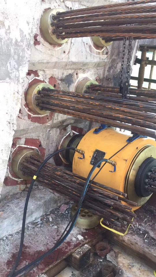 Hydraulische Posten-Spannung Jack für die Betonung von PC Strängen im Brückenbau